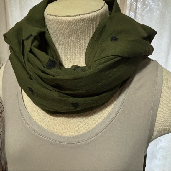 Eileen Fisher Organic Cotton Jamdani Olive Scarf with Black Chevron Pattern NWT - Picture 3 of 10